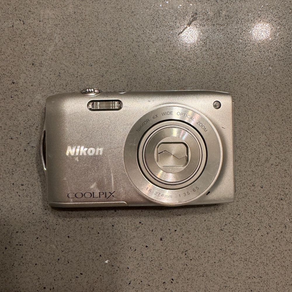Nikon Coolpix S3200 Compact Digital Camera